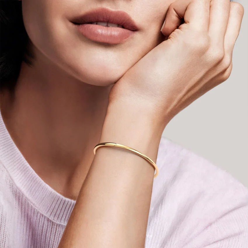 Whisper 6.5 in. Classic Bangle Bracelet in 14K Yellow Gold - Image 4